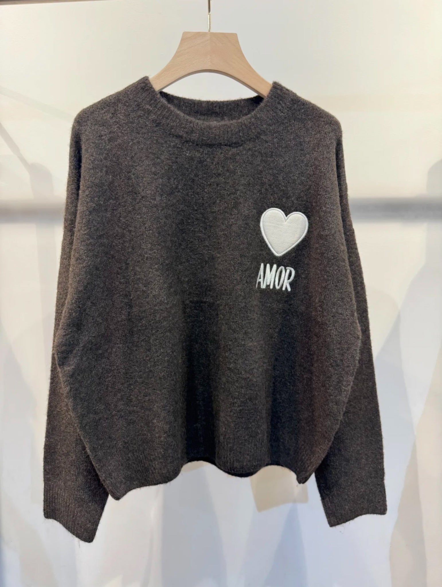 Pull « AMOR » beige ou marron